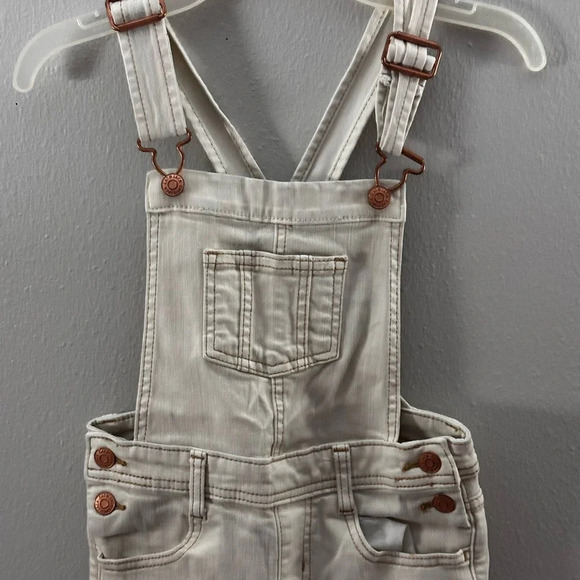Cat & Jack Girls Beige Overall Shorts Ultimate Stretch Size S (6/6x). - Picture 2 of 10
